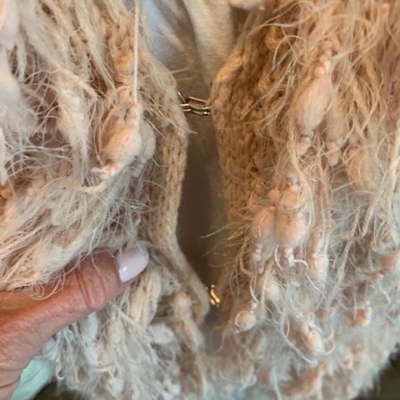 Shaggy Blush Colored Vest - Picture 4 of 12